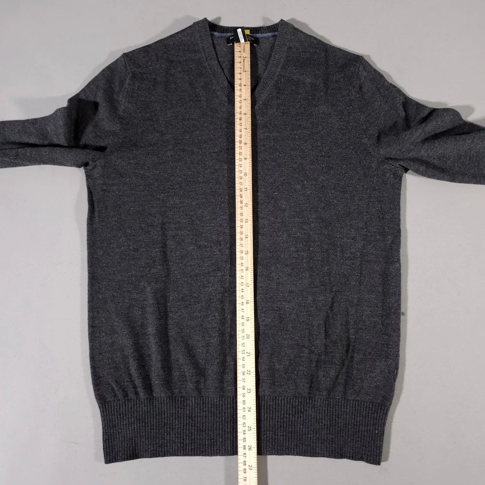 Banana Republic V-Neck Sweater Mens M Gray Extra Fine Merino Wool Knit Pullover